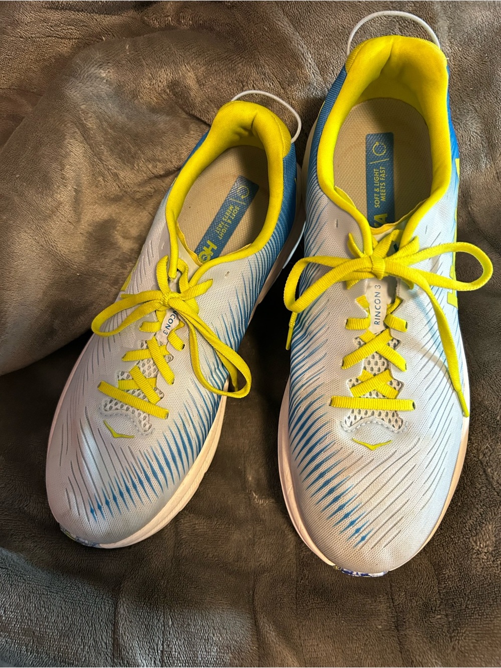 Men’s Hoka Rincon 3 Lt Wt Running Shoes, White, Blue, W/Neon Accents, Sz 10.5 2E